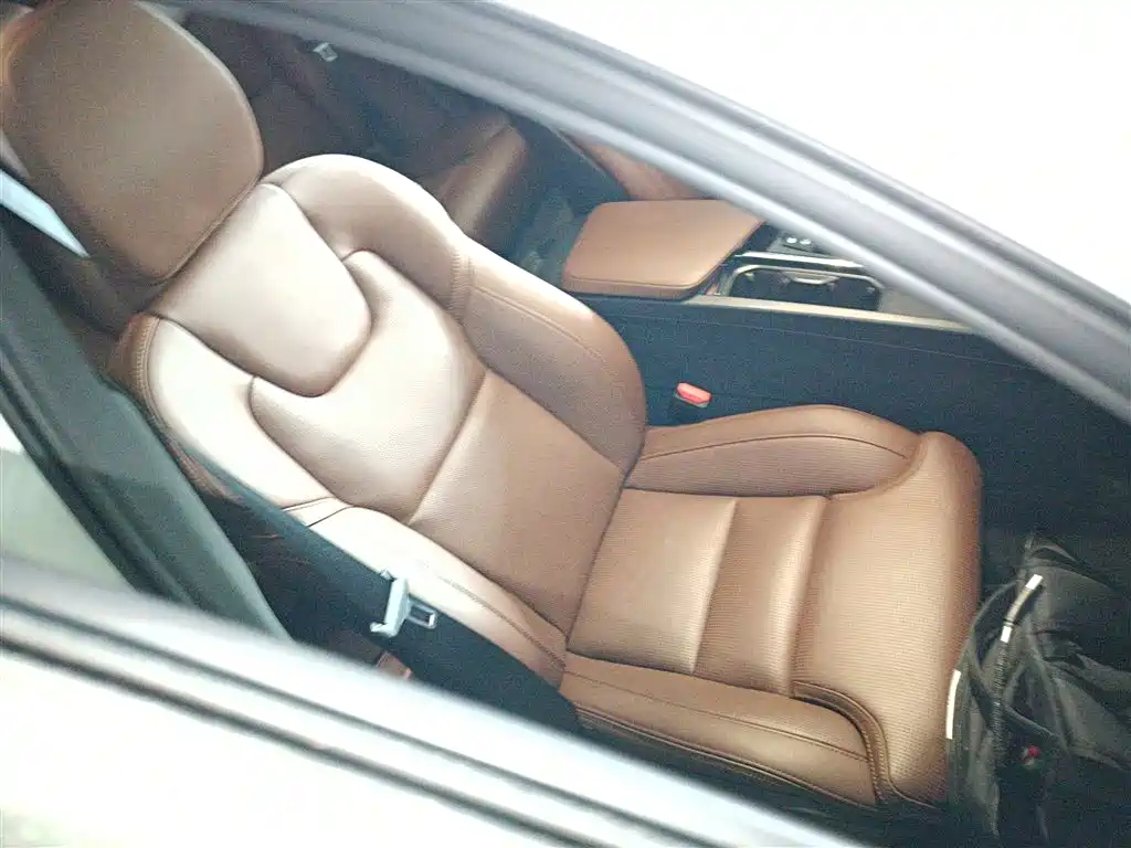 Volvo XC60 Plug-in Hybrid 2024 2025 Plug-in Hybrid Long Range AWD Zhiya Luxury Edition