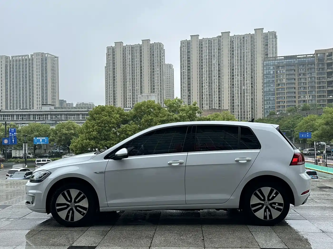Volkswagen Golf Electric 2020 Chi Pro фото 4