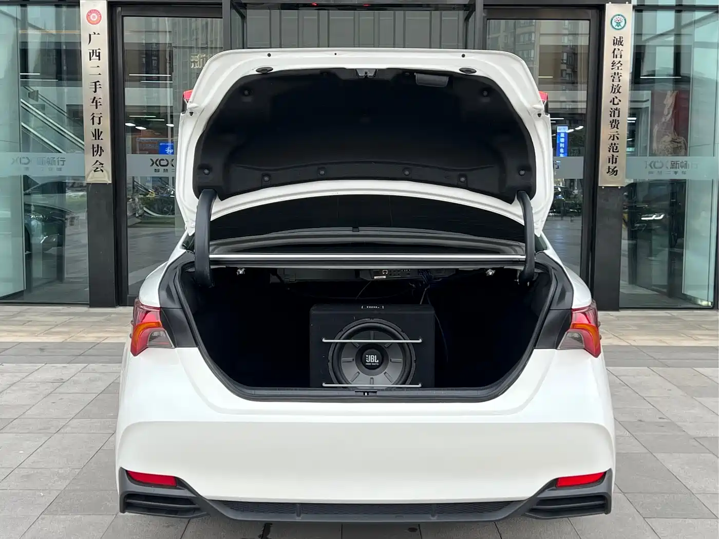 Toyota Avalon 2019 Hybrid 2.5L Luxury Edition China VI фото 15