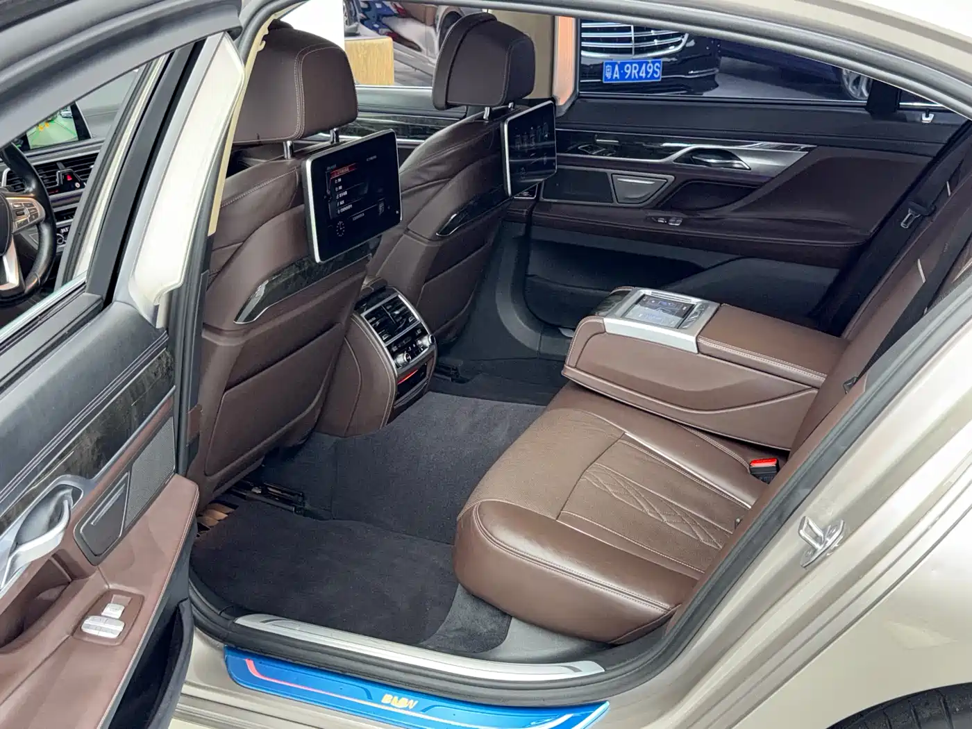 BMW 7 Series 2016 740Li Leading Edition фото 9