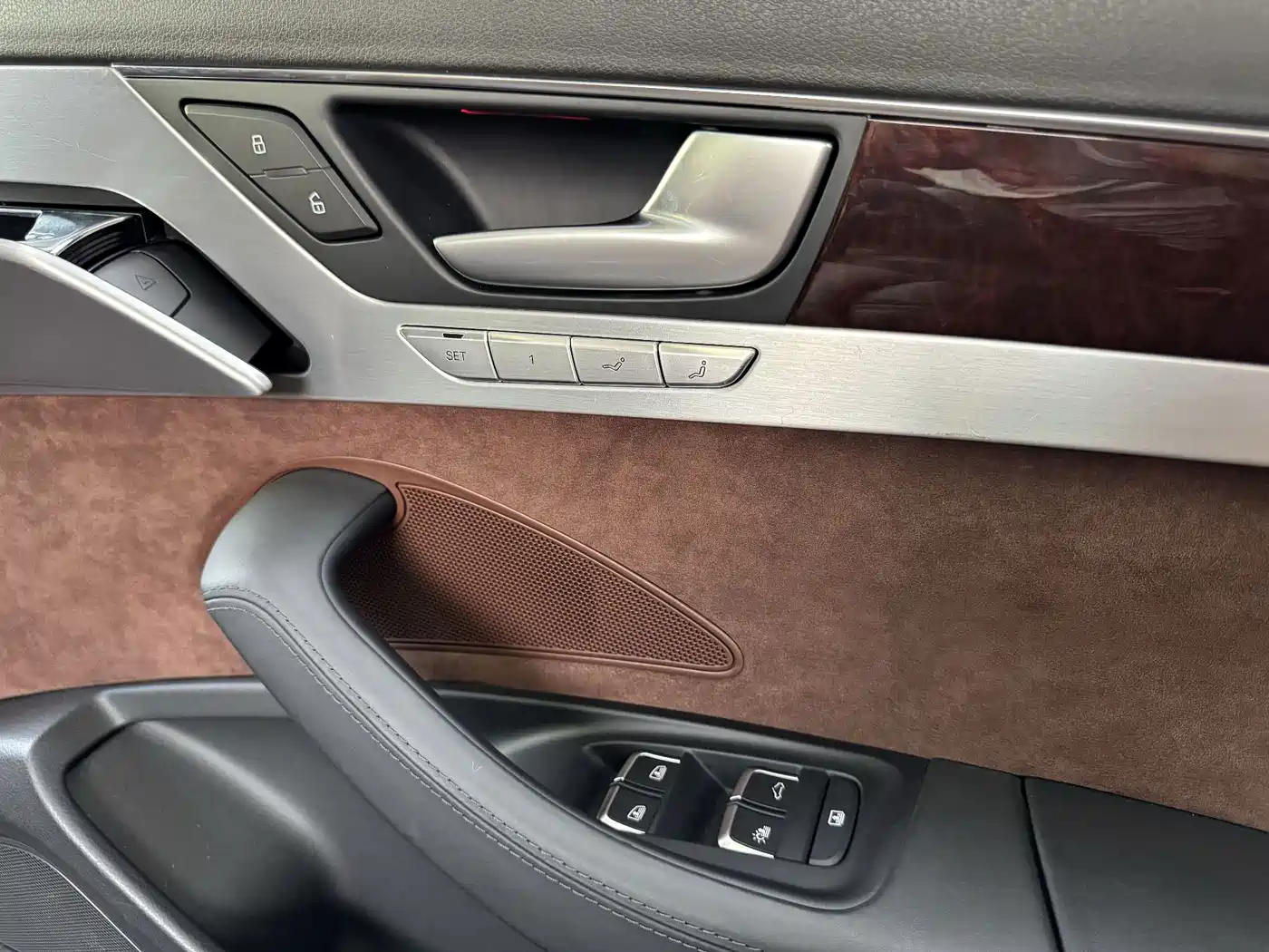 Фото 6 - Audi A8