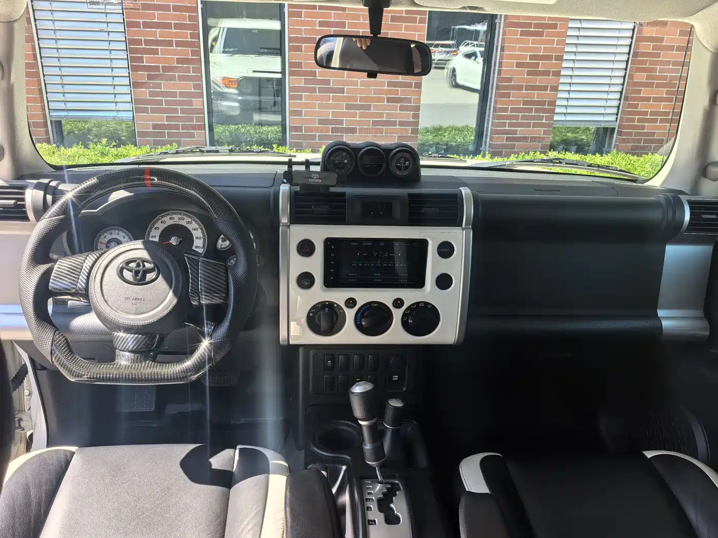 Toyota FJ Cruiser 2013 4.0L фото 12