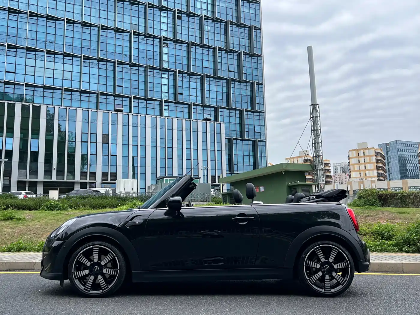 MINI 2023 Facelift 2.0T COOPER S CABRIO Artist фото 9