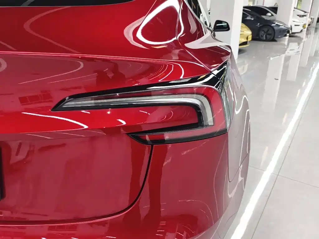 Tesla Model 3 2026 2025 Model Year Facelift Rear-Wheel Drive