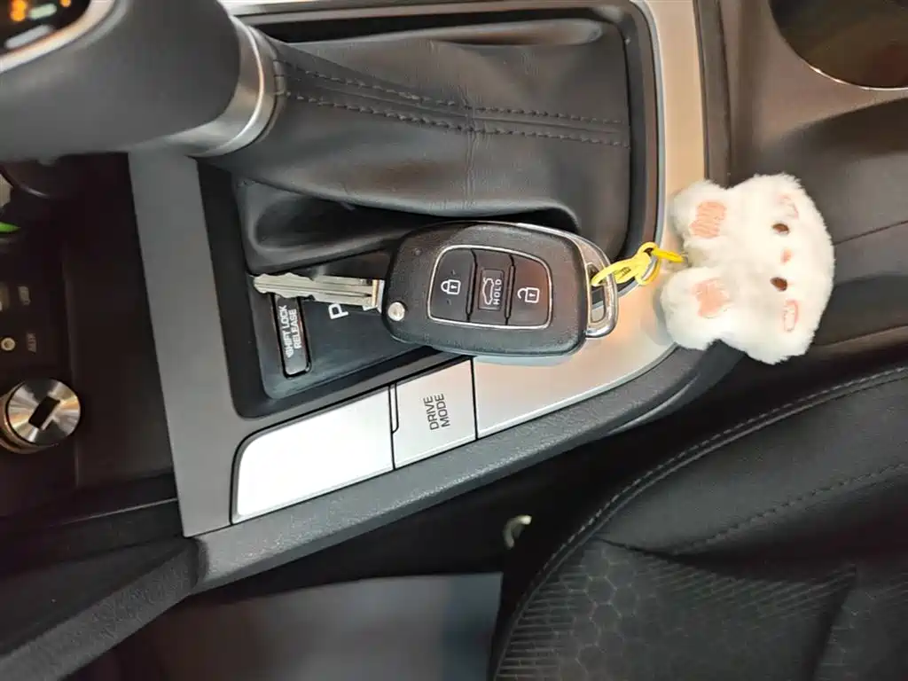 Hyundai Elantra 2016 Model 1.6L Automatic Smart Elite фото 24