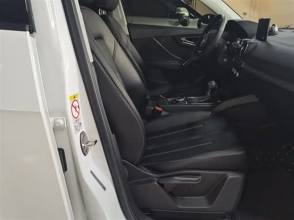 Audi Q2L 2018 35 TFSI Launch Exclusive Edition China VI фото 3