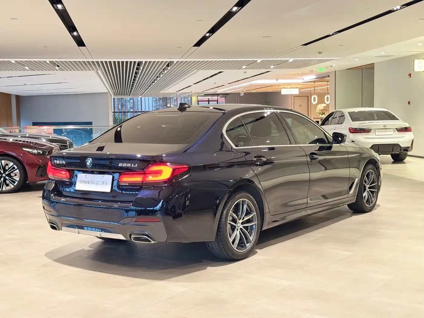 BMW 5 Series 2022 Model Second Facelift 525Li M Sport Package фото 3