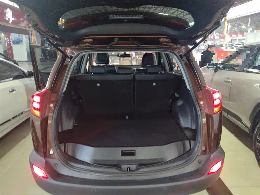 Toyota RAV4 Rongfang 2015 2.5L Automatic 4WD Elite Edition фото 15
