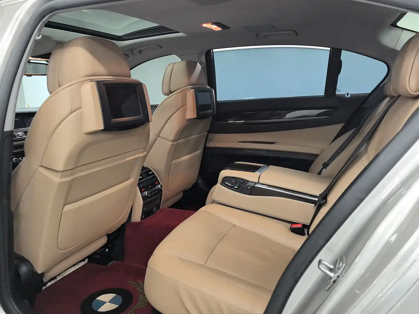 BMW 7 Series 2009 730Li Luxury фото 7