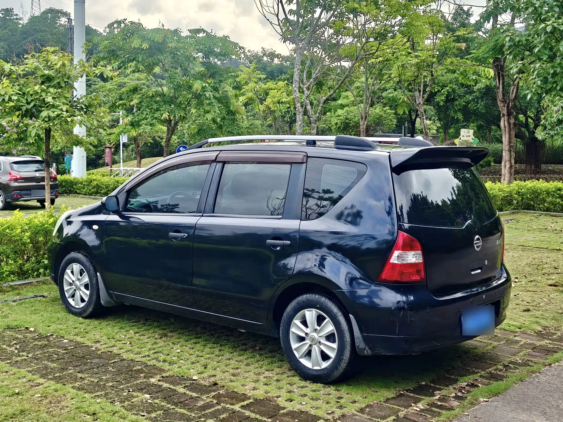 صورة 36 - Nissan Livina