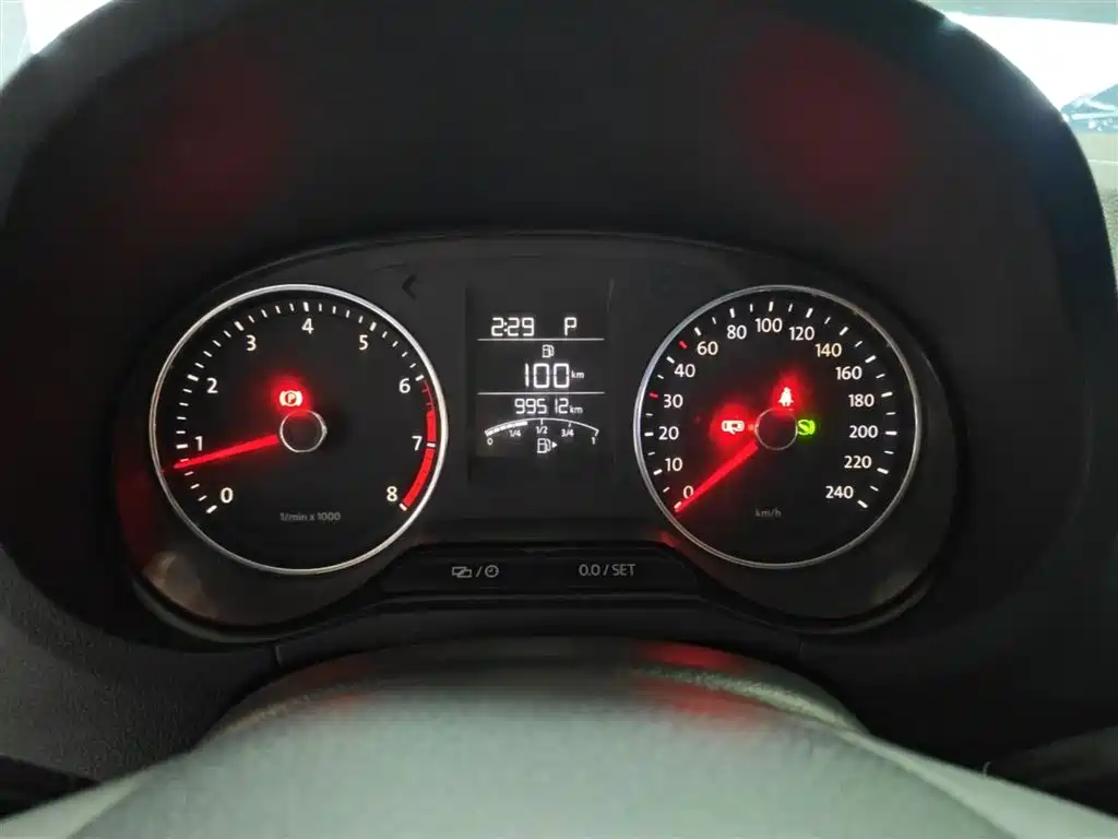 Volkswagen Polo 2014 1.6L Automatic Comfort Edition фото 12
