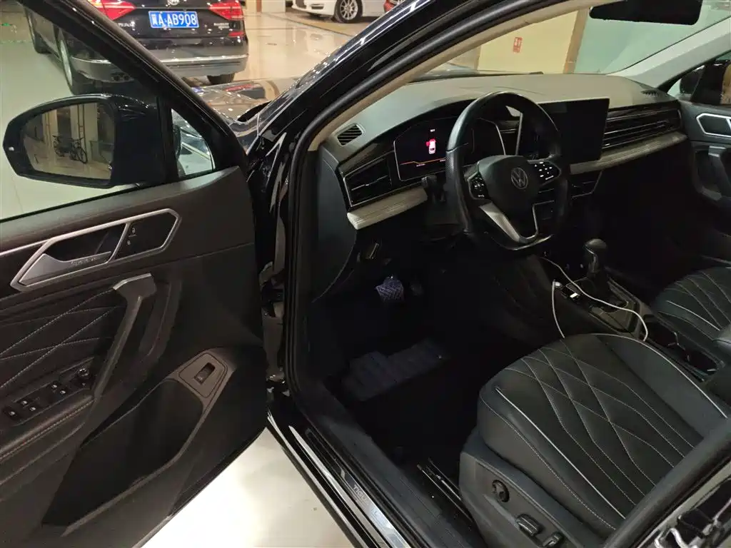 Volkswagen Tiguan L 2022 330TSI Automatic 2WD Comfort Edition фото 16