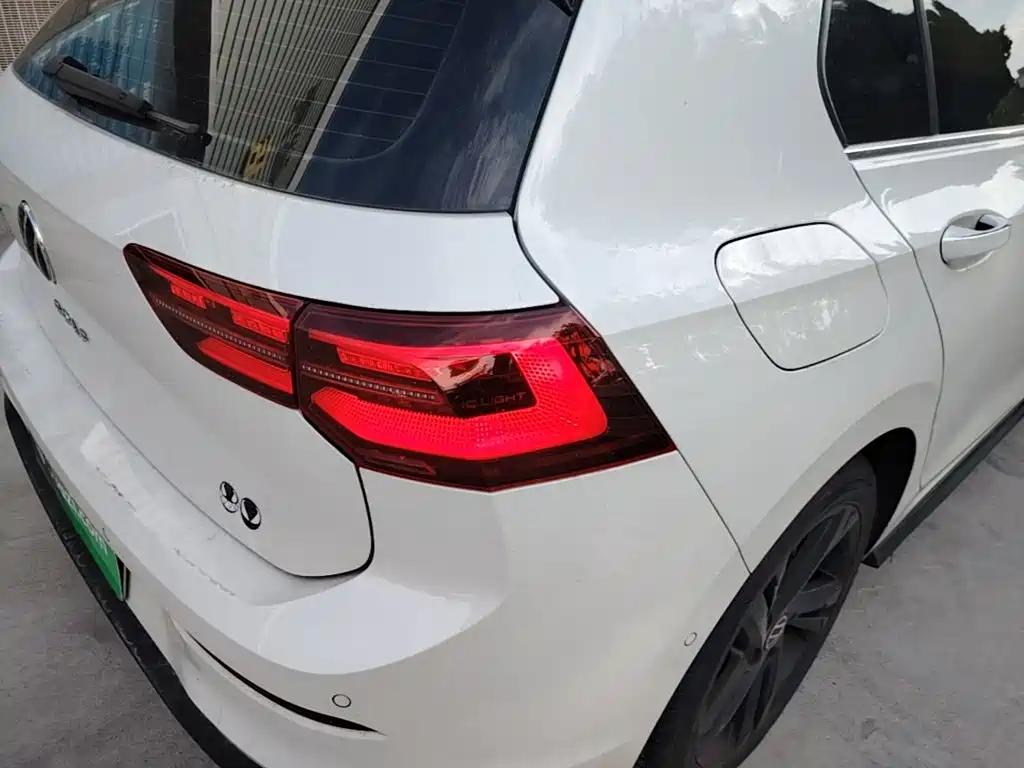 Фото 8 - Volkswagen Golf