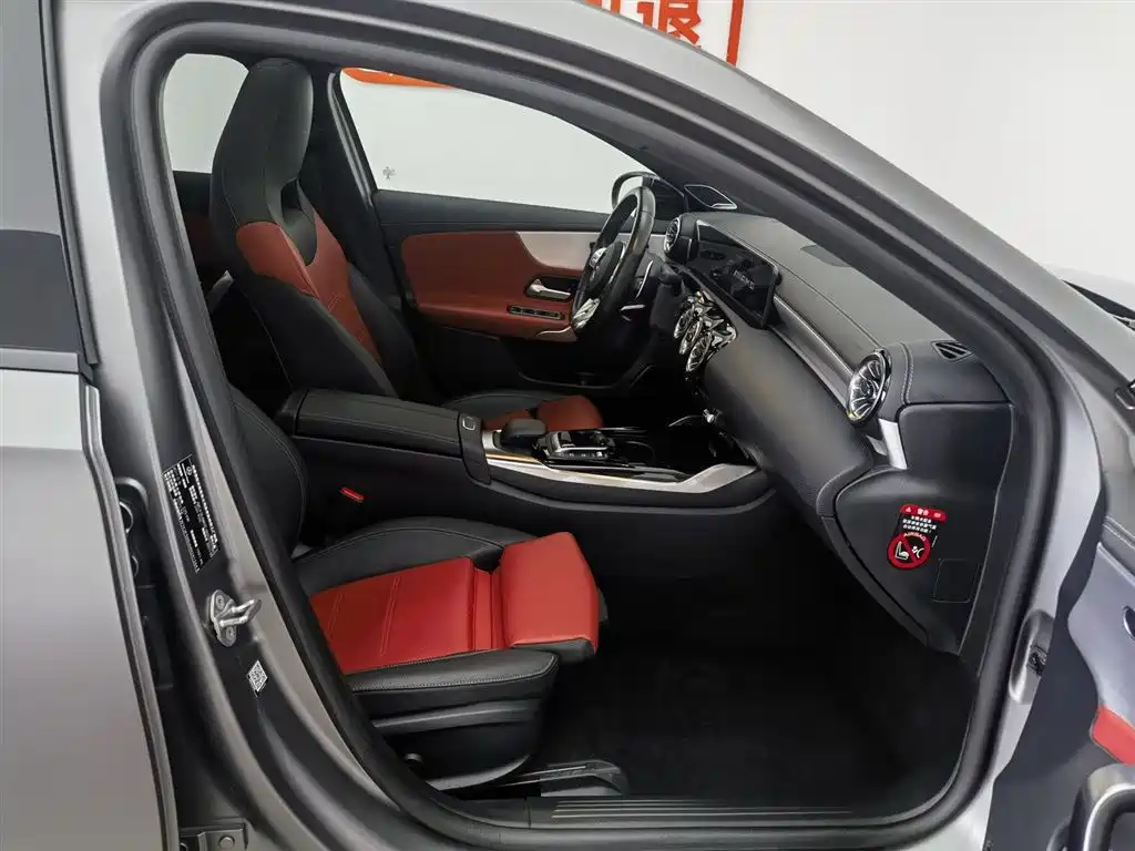 Mercedes-Benz A-Class AMG (Import) 2020 Facelift AMG A 35 4MATIC фото 23