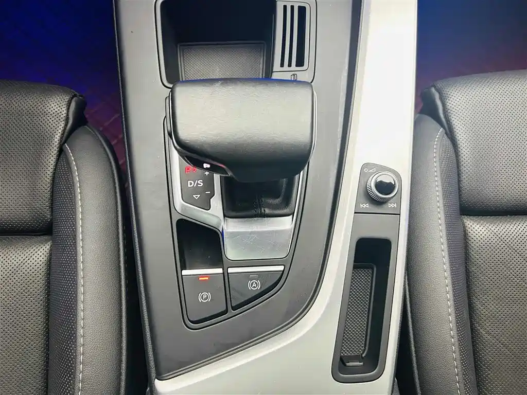 Audi A4L 2020 40 TFSI Fashion Dynamic Edition фото 17