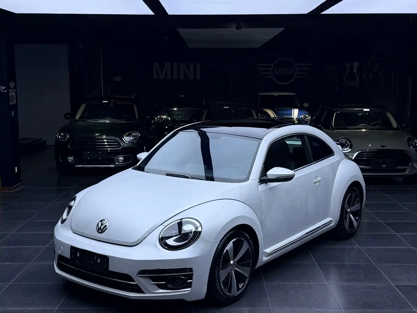 Фото 2 - Volkswagen Beetle