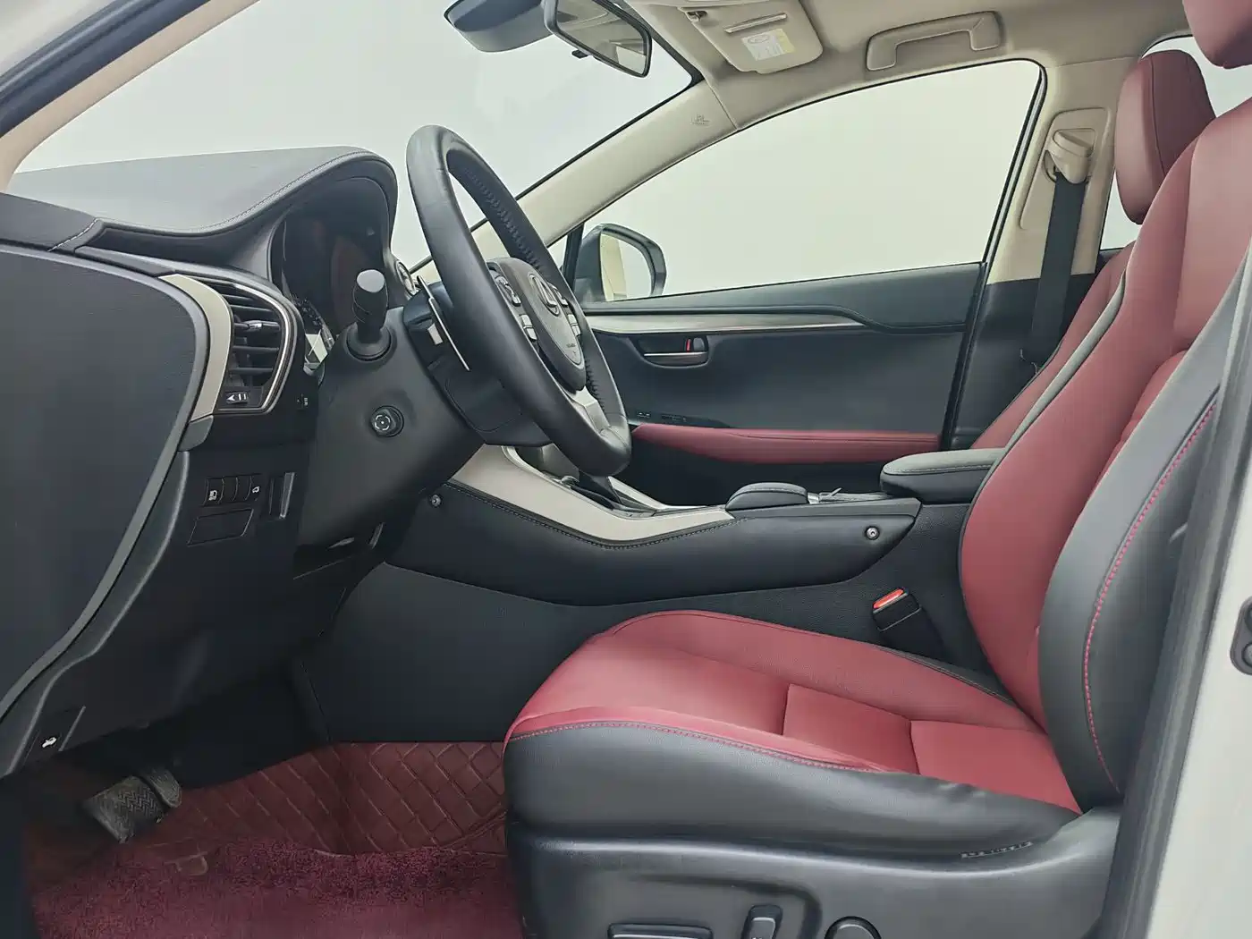 Lexus NX 2020 300h FWD F Sport China VI фото 8