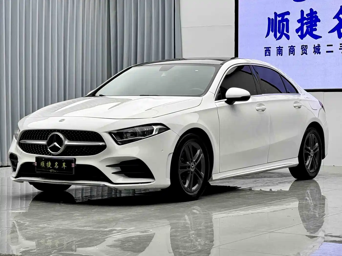Mercedes-Benz A-Class 2019 A 180 L Sport Sedan фото 3