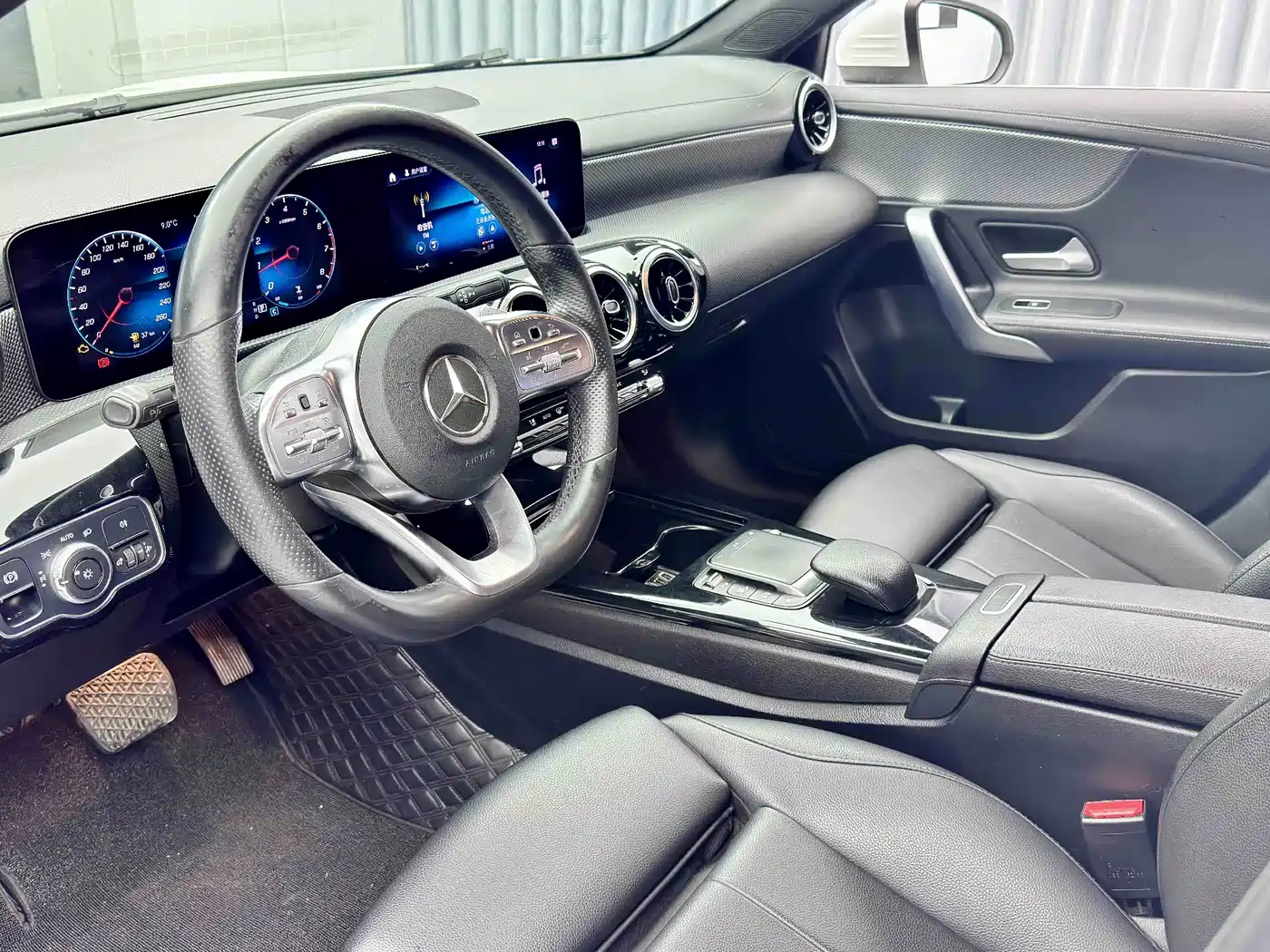 Mercedes-Benz A-Class 2019 A 180 L Sport Sedan фото 8