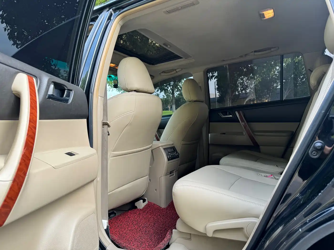 Photo 7 - Toyota Highlander