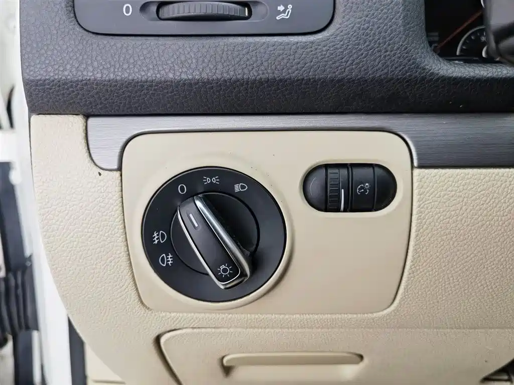 Volkswagen Sagitar 2011 1.4TSI Automatic Technology фото 21