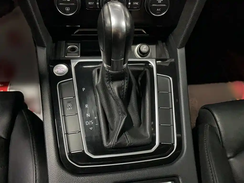 Volkswagen Magotan 2019 330TSI DSG Luxury China V фото 11