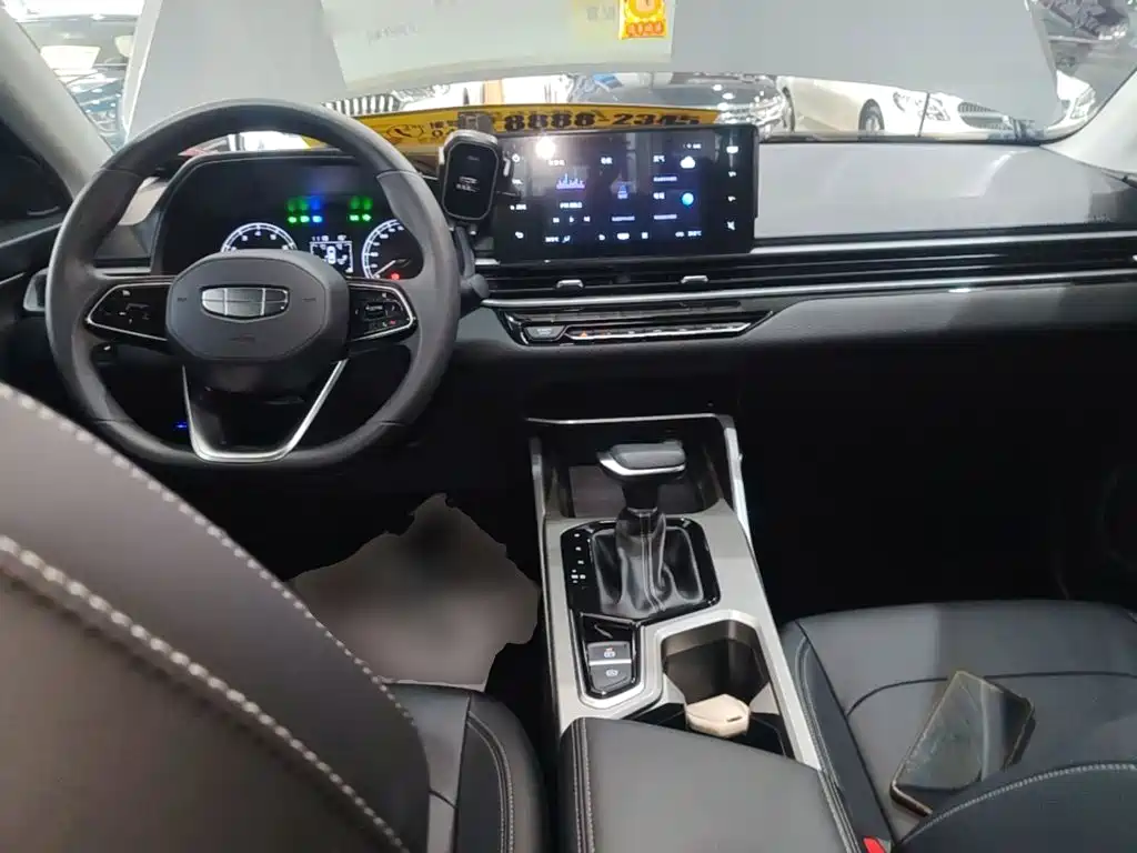 Фото 10 - Geely Emgrand