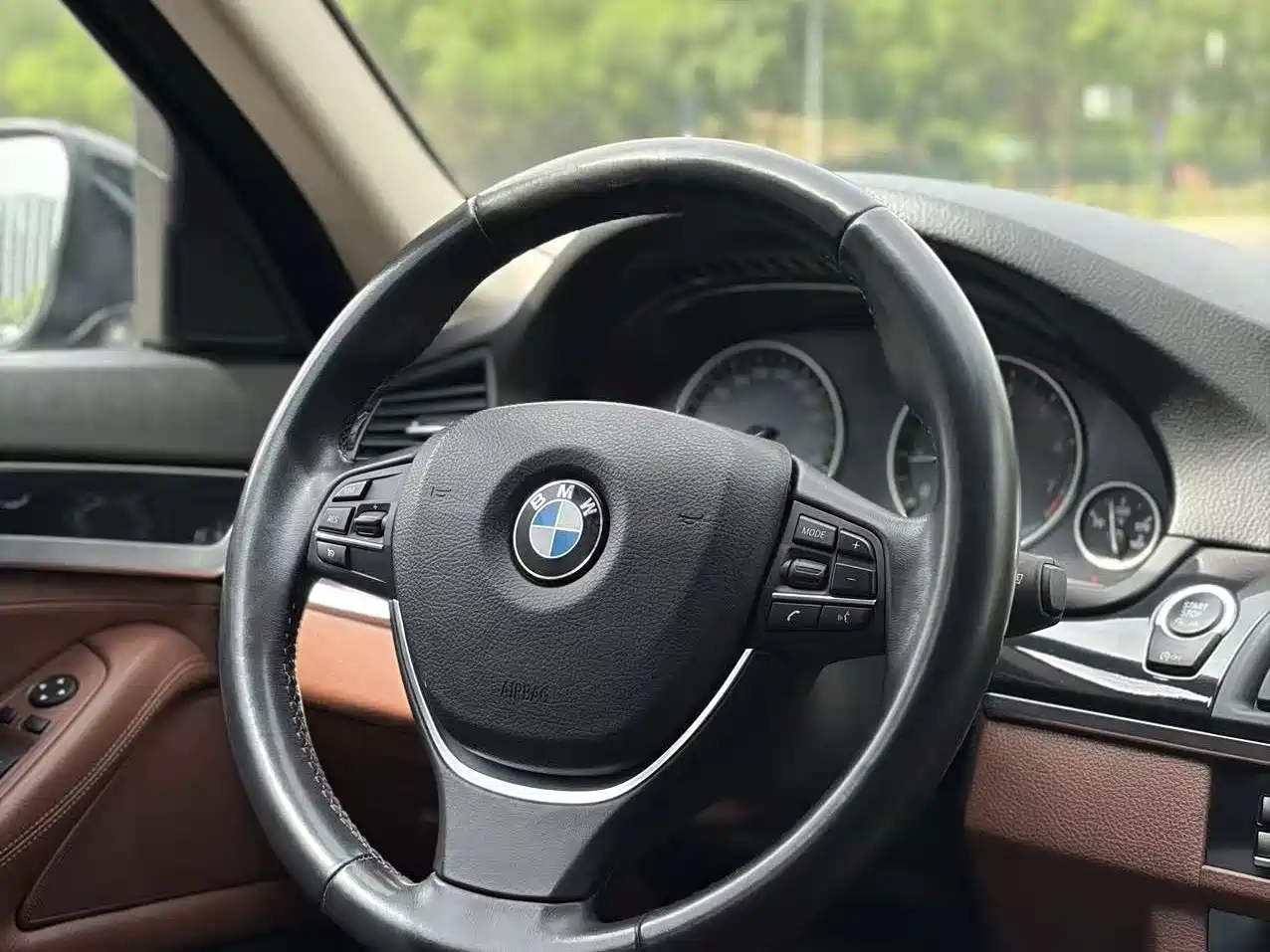 BMW 5 Series 2017 520Li Classic Edition фото 9