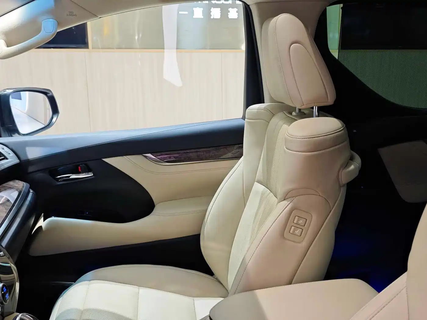 Toyota Alphard 2021 Hybrid 2.5L Premium фото 6