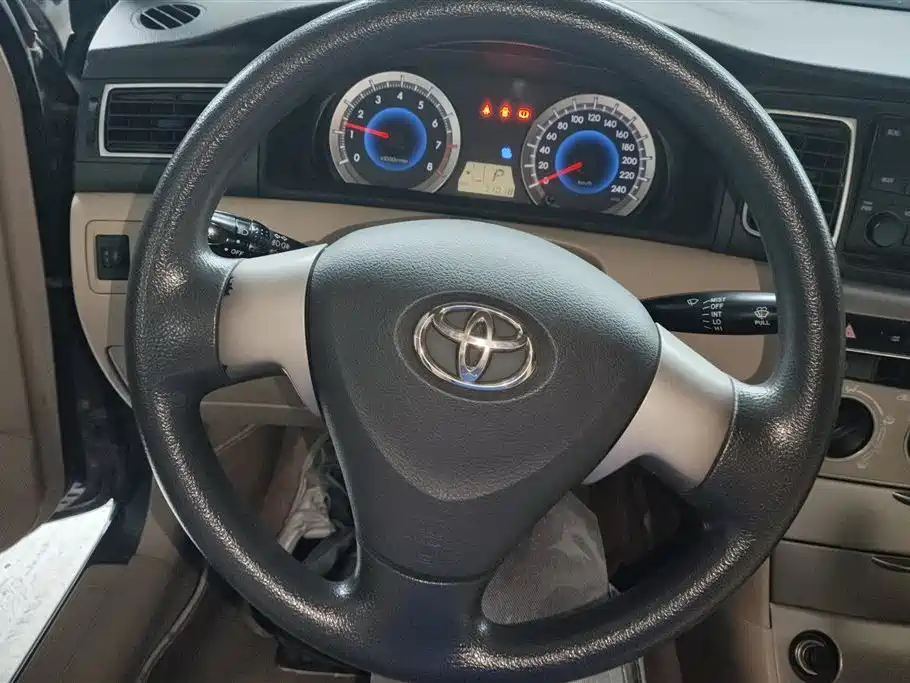 Toyota Corolla 2013 1.6L Automatic Luxury фото 15