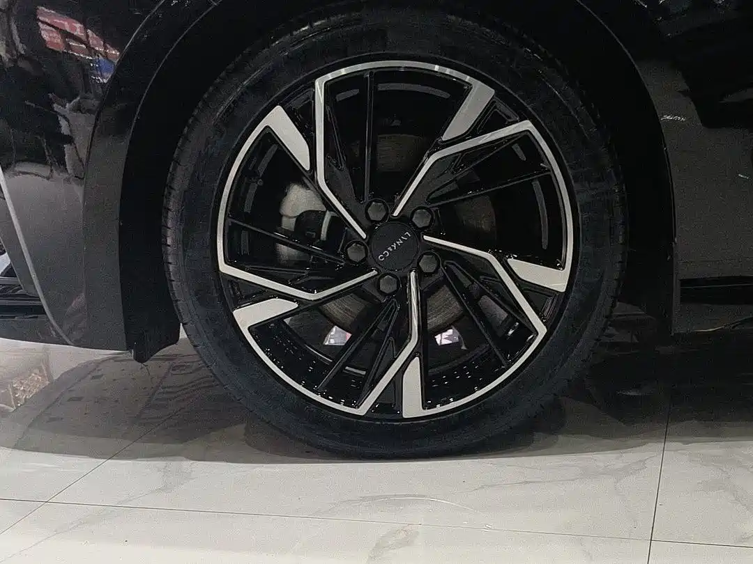 Lynk & Co 03 2025 1.5TD DCT Champion Edition Plus фото 7