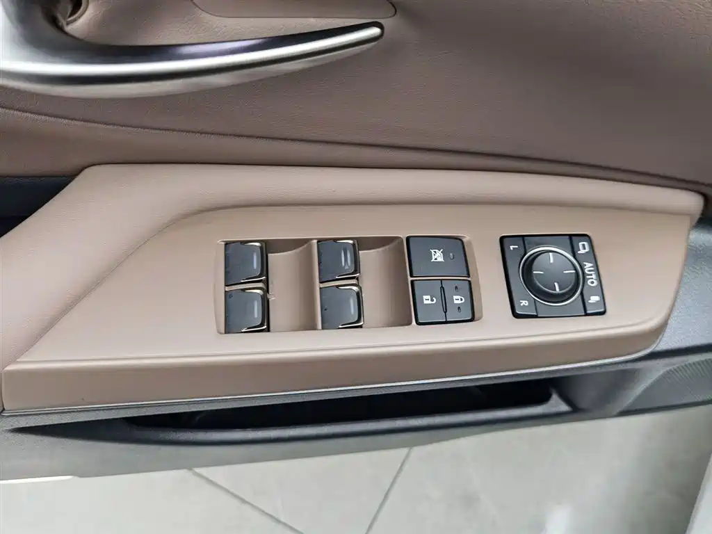 Lexus ES 2025 200 Ultimate Edition фото 9
