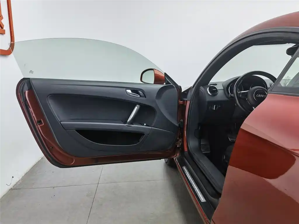 Audi TT 2011 TT Coupe 2.0TFSI фото 8