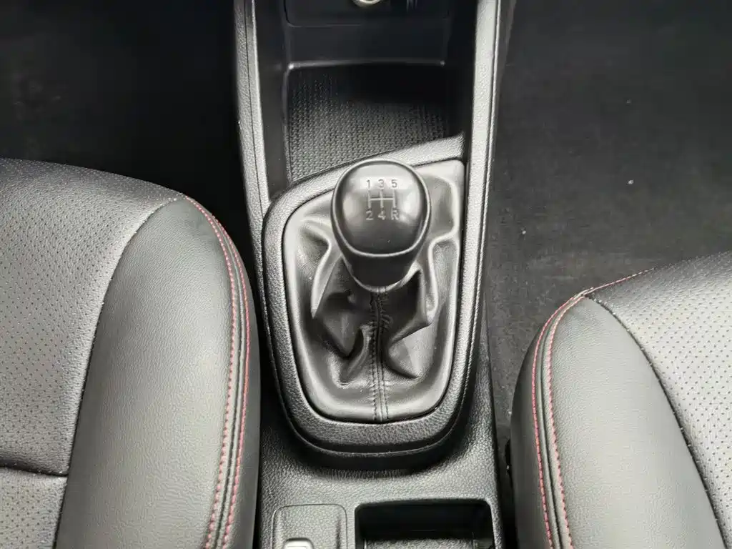 Hyundai Verna 2017 1.4L Manual Renewal Edition China VI фото 13