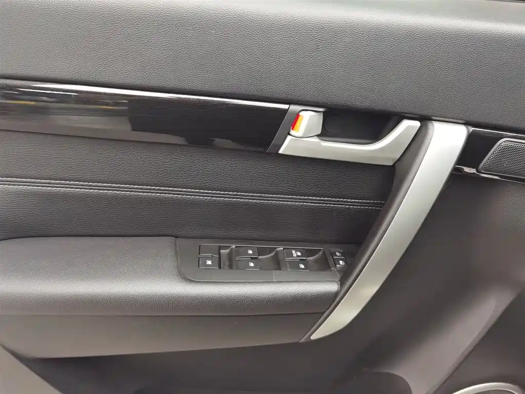 Chevrolet Captiva 2017 2.4L 2WD Luxury Edition 7-Seater фото 9