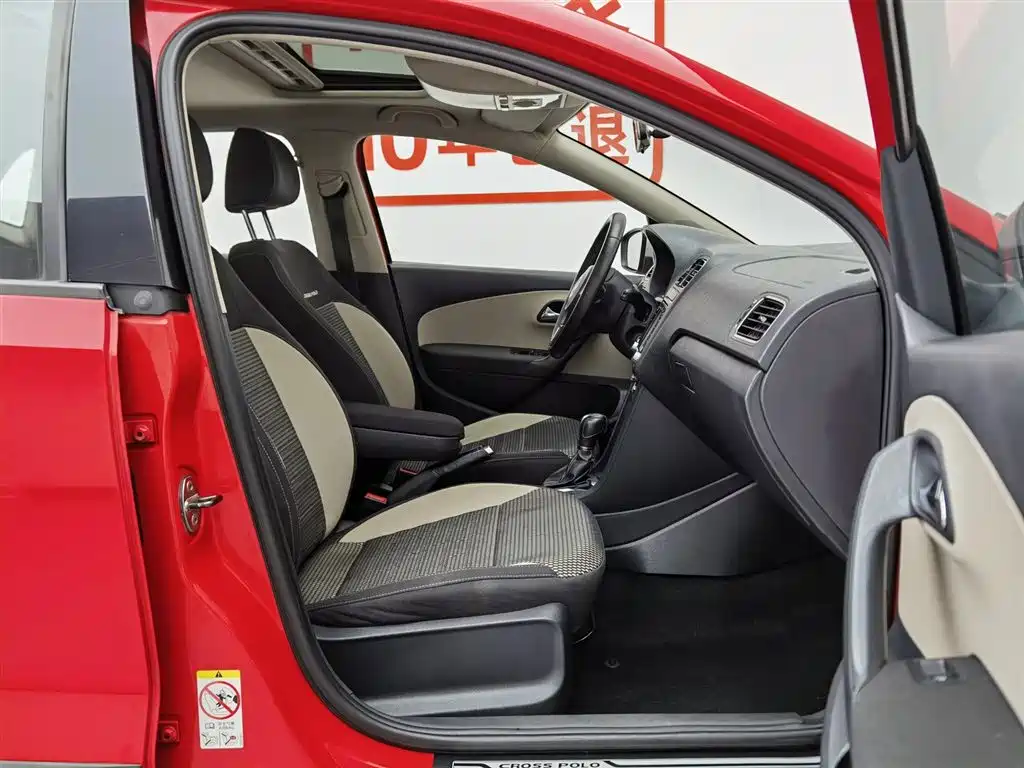 Volkswagen Polo 2012 1.6L Cross Polo AT фото 23