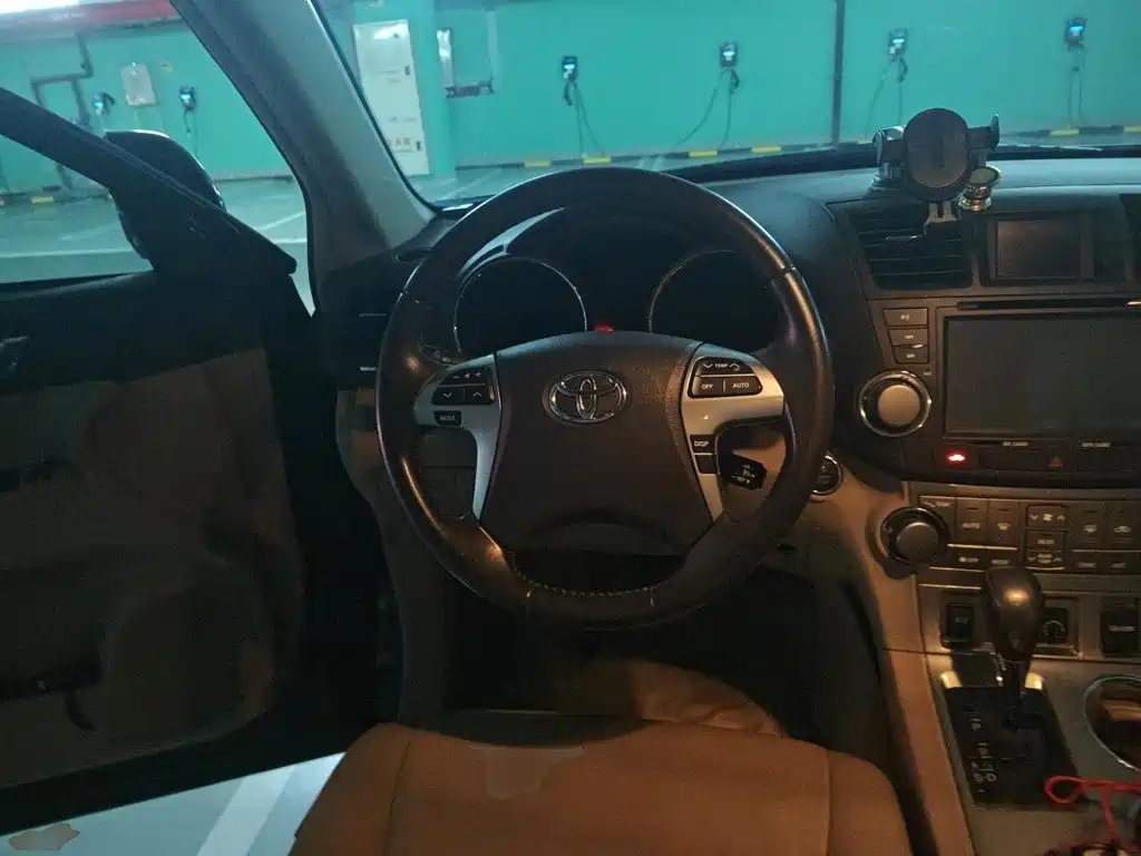 Фото 6 - Toyota Highlander