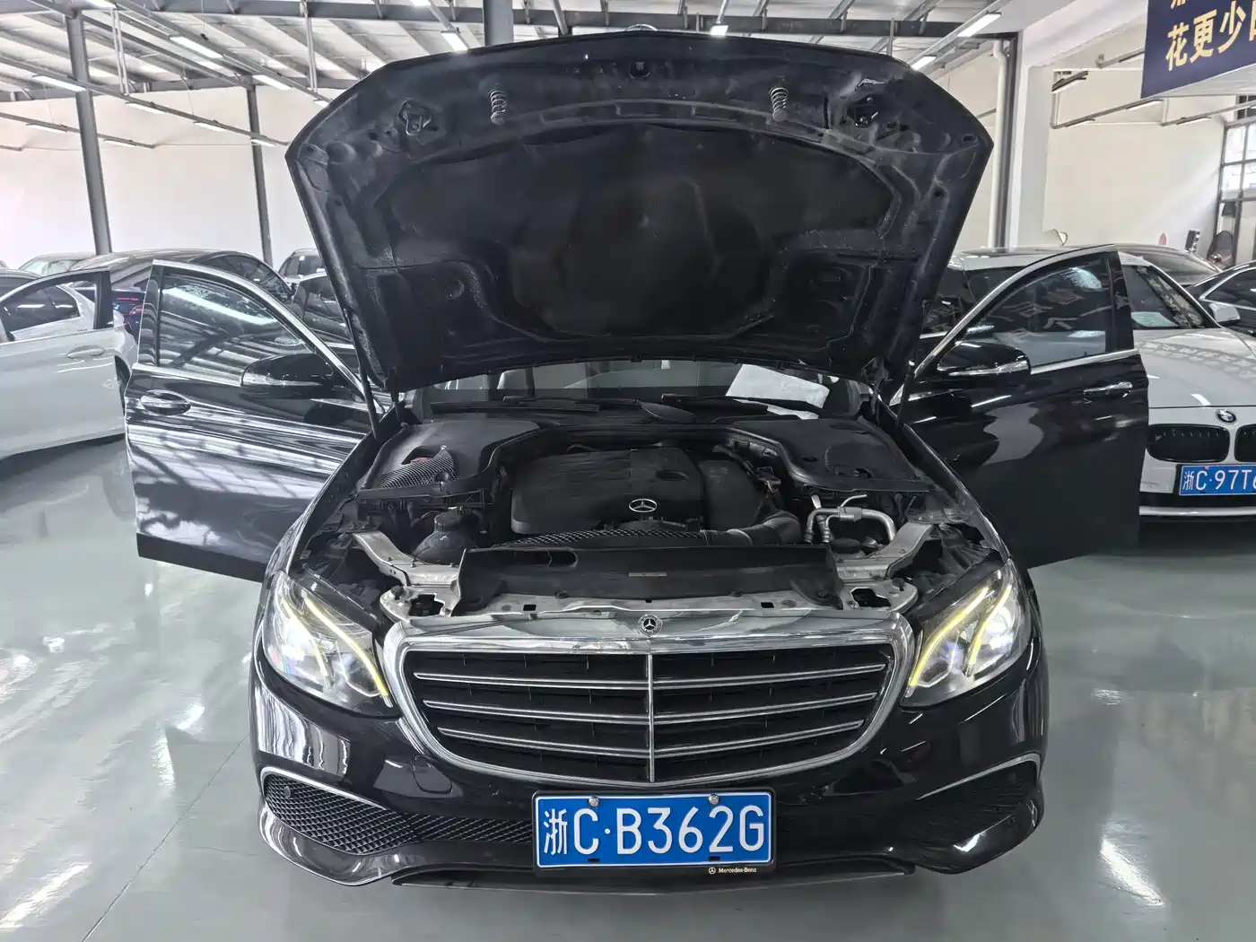 Фото 11 - Mercedes-Benz E-Class