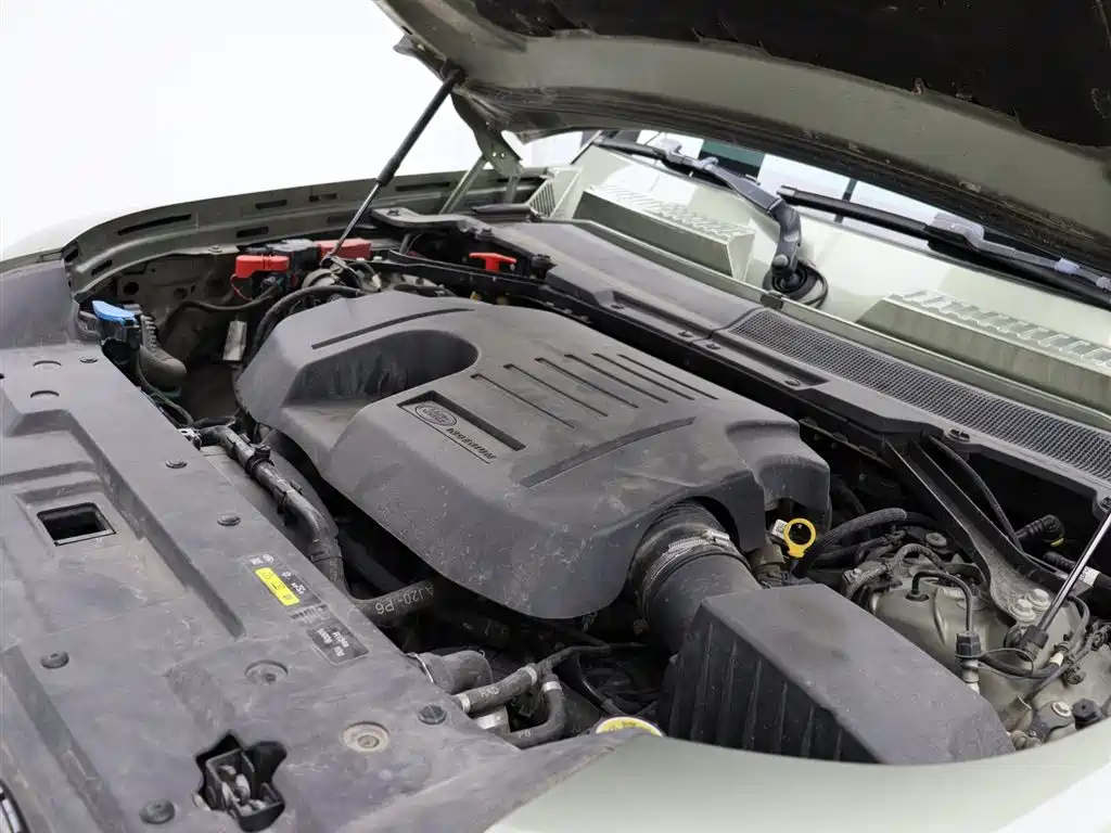 Land Rover Defender 2021 110 P400 SE фото 23