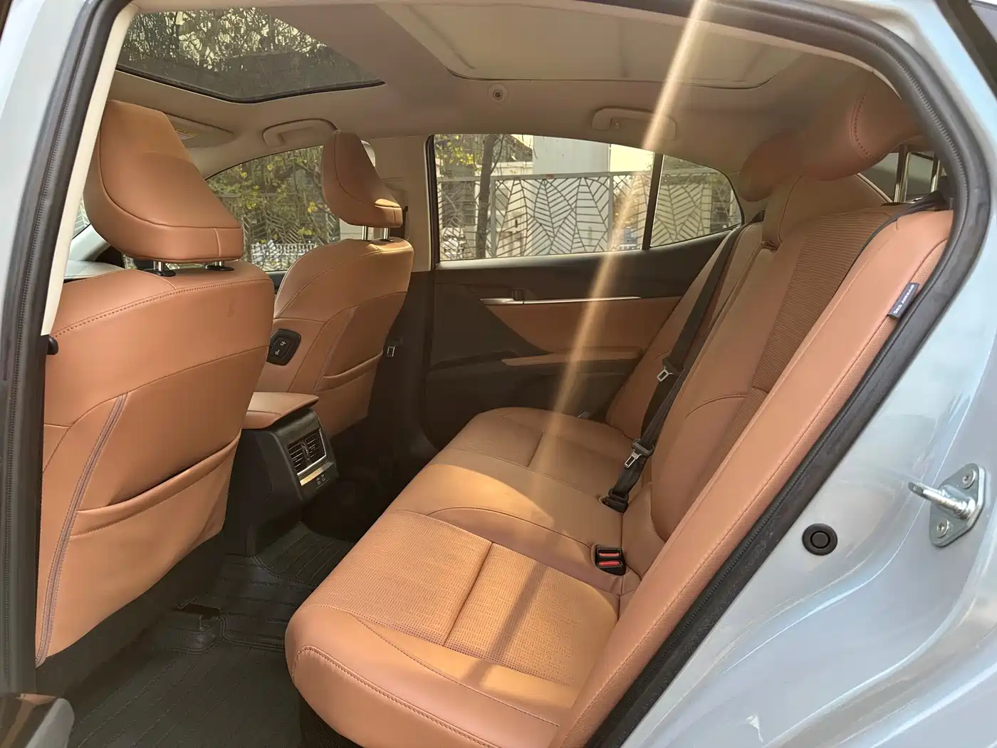 Toyota Camry 2024 Hybrid 2.0HGVP Luxury Edition фото 8