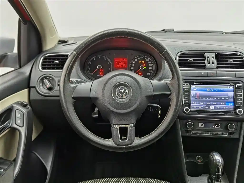 Volkswagen Polo 2012 1.6L Cross Polo AT фото 11