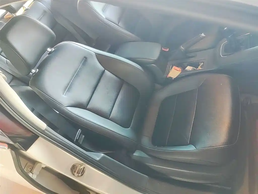 Volkswagen Sagitar 2015 1.6L Manual Comfort фото 25