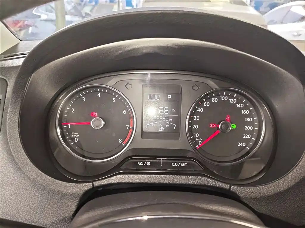 Volkswagen Polo 2016 1.6L Automatic Comfort фото 8