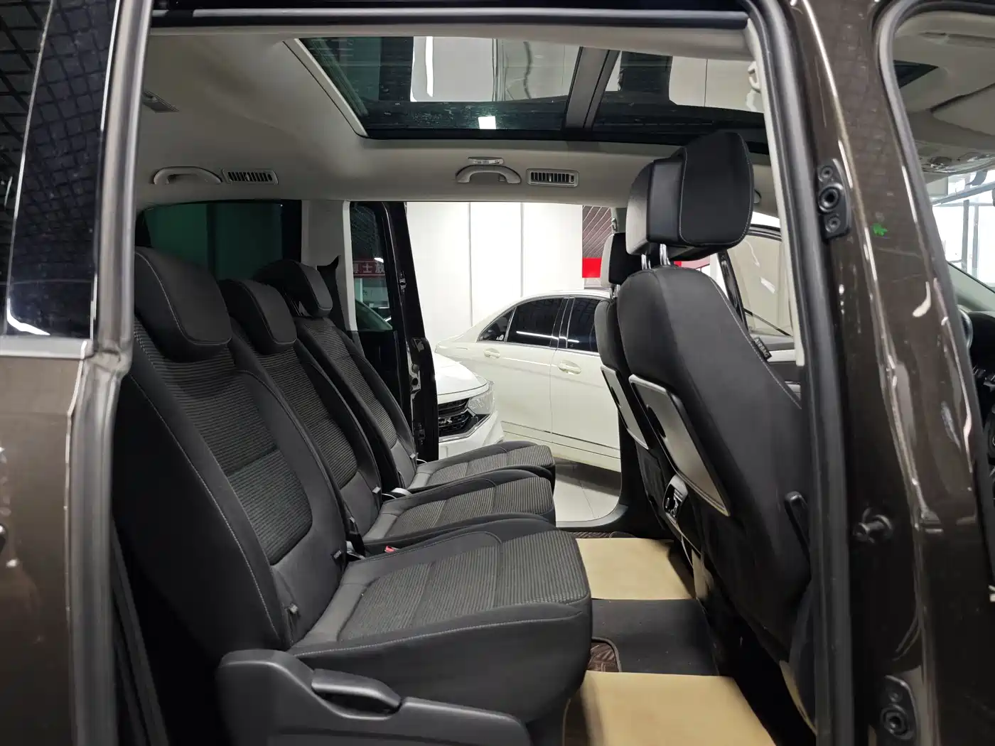 Volkswagen Sharan 2018 380TSI Comfort 7-Seater фото 10