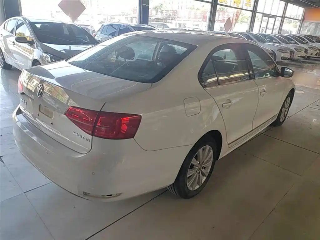 Volkswagen Sagitar 2015 1.6L Manual Comfort фото 7