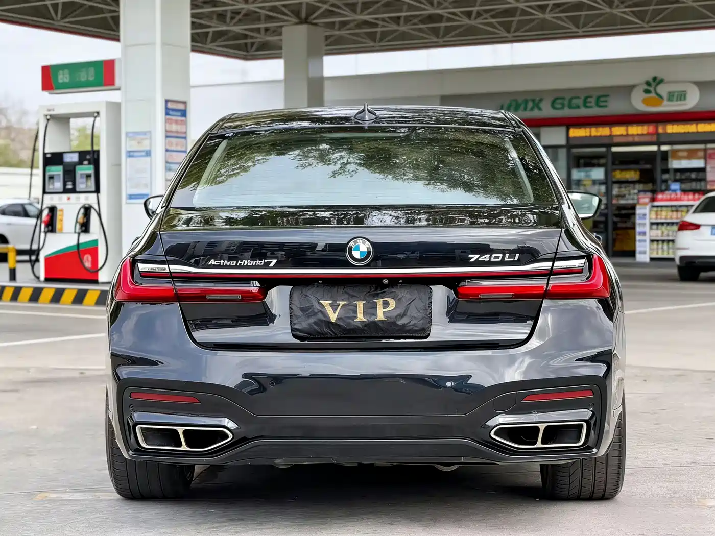 BMW 7 Series 2016 740Li Leading Edition фото 8