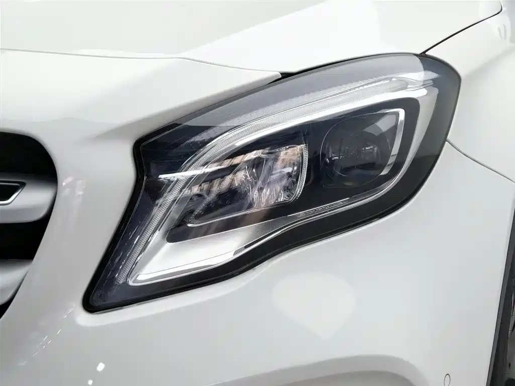 Mercedes-Benz GLA 2017 GLA 220 4MATIC Fashion фото 7