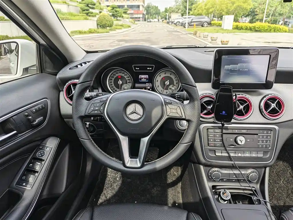Mercedes-Benz GLA 2016 GLA 200 Fashion фото 17