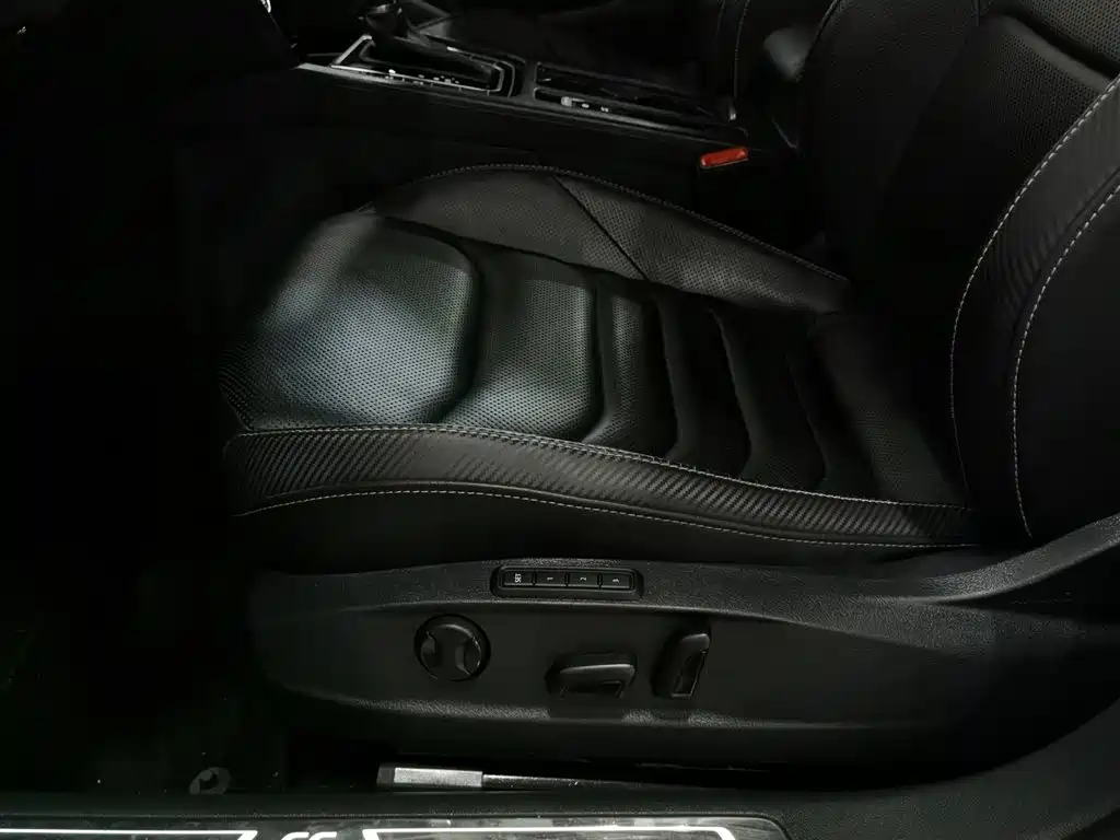 Volkswagen FAW-Volkswagen CC 2019 330TSI Charming Appearance (China V) фото 20