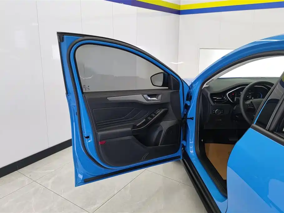 FORD FOX